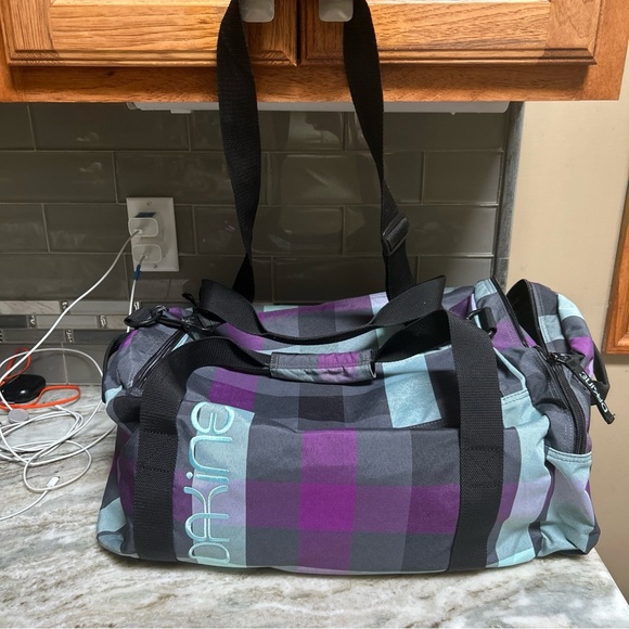 Dakine Duffle 31L Bag Plaid Design Hand Straps+Shoulder Strap Zip 20x10 Ski Snow - Picture 1 of 8